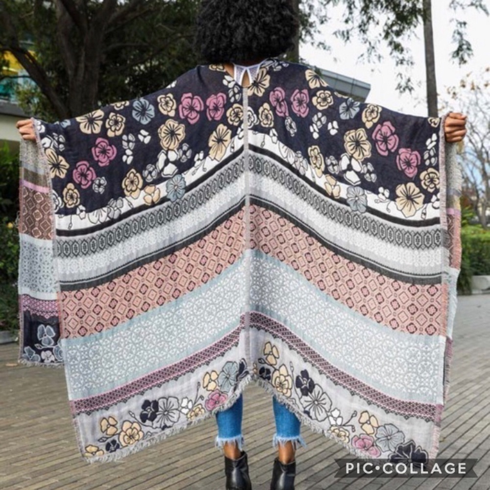 Boho Beautiful Wrap... Kimono... - Picture 3 of 4